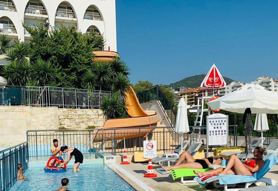 קוסדסי Goldenday Wings Hotel מראה חיצוני תמונה